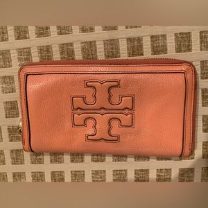 Authentic TORY BURCH long zippy wallet
